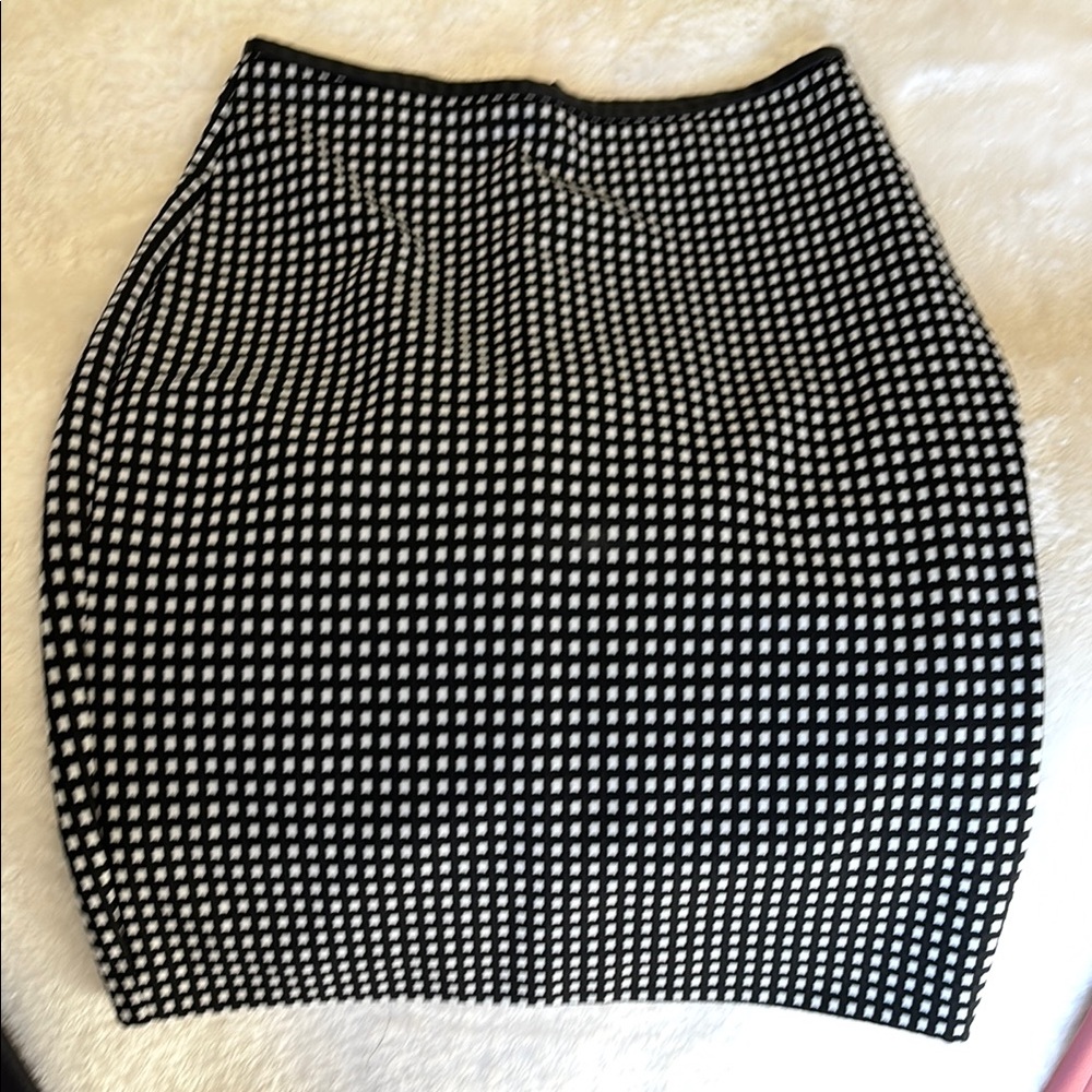 Express Black and White Mini Pencil Skirt for Night Out